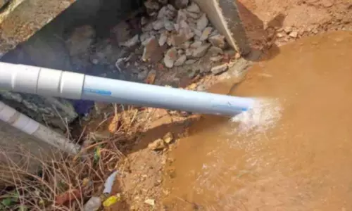 திருவிதாங்கோட்டில் பைப் லைன் உடைப்பால் போக்குவரத்து பாதிப்பு