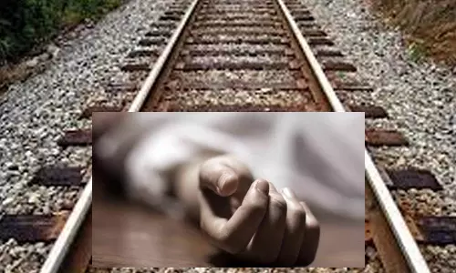 ரெயில் மோதி காவலாளி சாவு