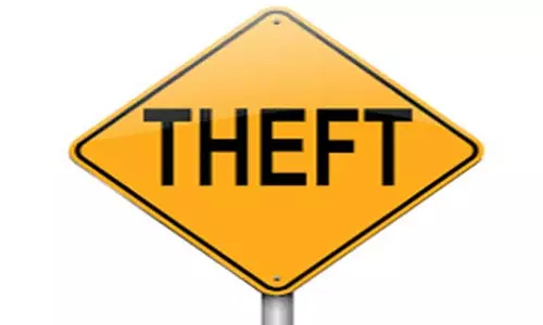 செட்டிப்பாளையம் அருகே மொபட்டில் சென்ற இளம்பெண்ணிடம் 3½ பவுன் செயின் பறிப்பு