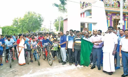 தஞ்சையில், பள்ளி மாணவர்களுக்கு சைக்கிள் போட்டி தொடக்கம்