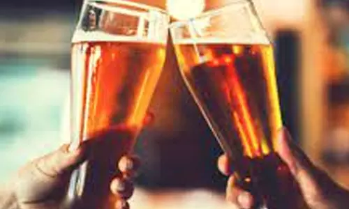 கொள்ளையடிக்க வந்த வீட்டில் மதுகுடித்து விட்டு படுத்து தூங்கிய கொள்ளையர்கள்