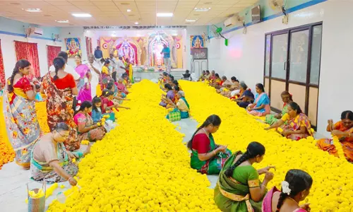 திருப்பதி பிரம்மோற்சவ திருவிழாவுக்கு 5 டன் பூ  மாலைகள் அனுப்பி வைப்பு