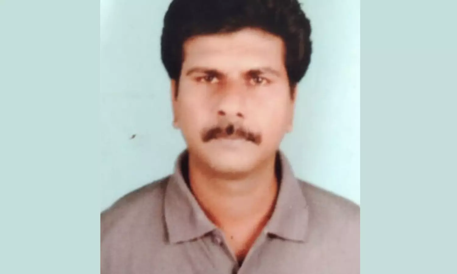 அ.தி.மு.க பிரமுகர் தூக்குப்போட்டு தற்கொலை: போலீஸ் விசாரணை அ.தி.மு.க பிரமுகர் தூக்குப்போட்டு தற்கொலை: போலீஸ் விசாரணை