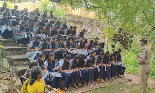 மரம் நடுவதை மாணவ-மாணவிகள் குறிக்கோளாக கொள்ள வேண்டும்