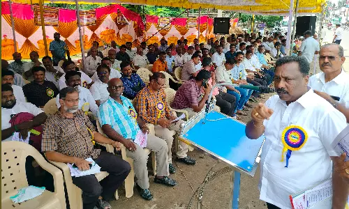 திண்டுக்கல்லில் பட்டதாரி ஆசிரியர் கூட்டமைப்பு ஆர்ப்பாட்டம்