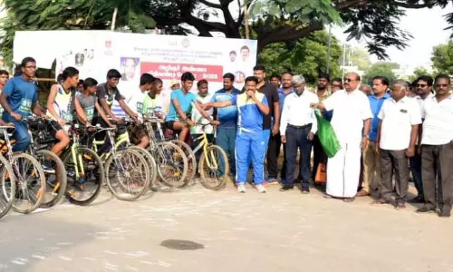 அண்ணா பிறந்த நாள் விழா மிதிவண்டிப் போட்டி