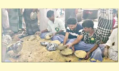 பாரம்பரியமிக்க கந்தூரி விழாவில் 100 கிடாய்கள் வெட்டி கறி விருந்து