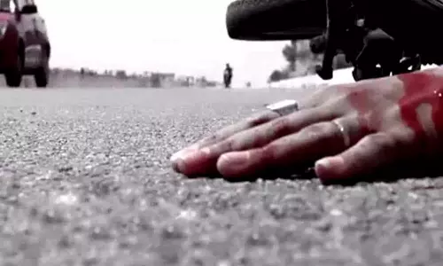 கங்கைகொண்டான் 4 வழிச்சாலையில் விபத்து- அடையாளம் தெரியாத வாகனம் மோதி வாலிபர் பலி