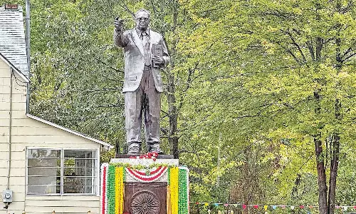 அமெரிக்காவில் அம்பேத்கரின் 19 அடி உயர சிலை திறப்பு