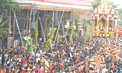 மணலி புதுநகர் அய்யா வைகுண்ட தர்மபதி தேரோட்டம்- திரளான பக்தர்கள் பங்கேற்பு