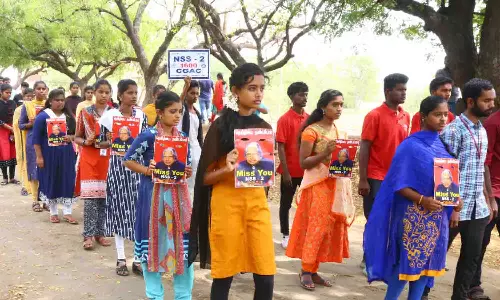 மாணவர்கள் கண்டிப்பாக   மரங்களை நடவு செய்து வளர்க்க வேண்டும்:  சப்-கலெக்டர்  வேண்டுகோள்