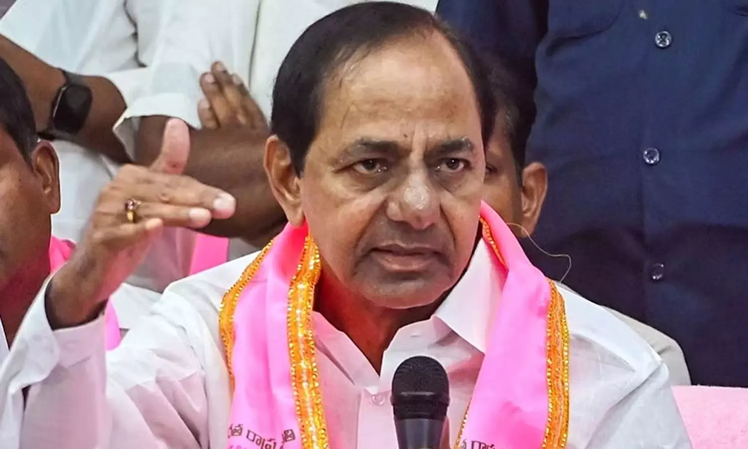 ரூ.400-க்கு கியாஸ் சிலிண்டர் வழங்கப்படும்: தெலுங்கானா முதல் மந்திரி சந்திரசேகர ராவ் வாக்குறுதி