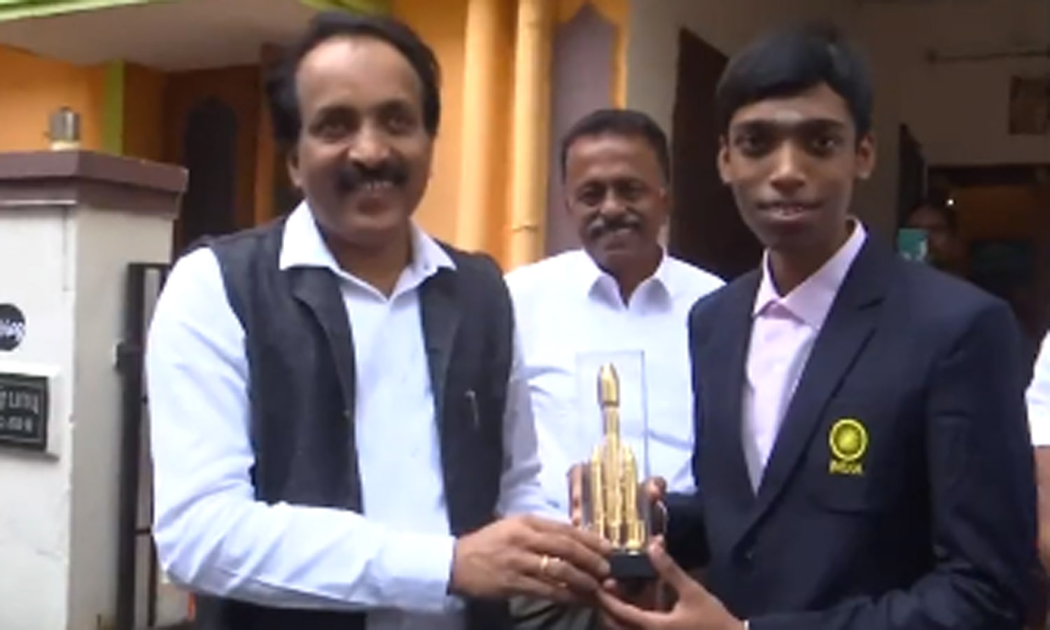 நிச்சயம் ஸ்ரீஹரிகோட்டா செல்வேன் - இஸ்ரோ தலைவரை சந்தித்தபின் பிரக்ஞானந்தா பேட்டி