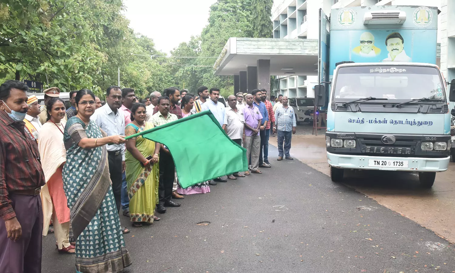 திண்டுக்கல்லில் மழைநீர் சேகரிப்பு விழிப்புணர்வு வாகன பிரசாரம் தொடக்கம் திண்டுக்கல்லில் மழைநீர் சேகரிப்பு விழிப்புணர்வு வாகன பிரசாரம் தொடக்கம்