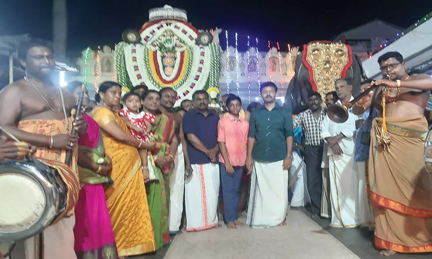 வெள்ளிக்கலைமான் வாகனத்தில் பகவதி அம்மன் பவனி வெள்ளிக்கலைமான் வாகனத்தில் பகவதி அம்மன் பவனி