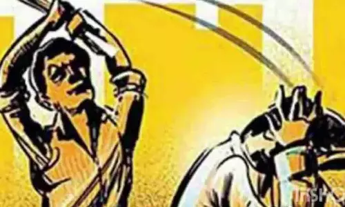 திருக்கழுகுன்றம் அருகே தோழியை பார்க்க சென்ற வாலிபர் மீது தாக்குதல்