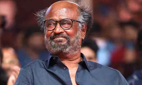 சென்னை புறப்பட்ட ரஜினி.. செல்பி எடுத்து மகிழ்ந்த ரசிகர்கள்