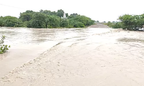 திருச்சுழி ஓடையில் கடும் வெள்ளப்பெருக்கு
