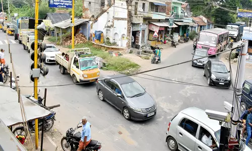 சங்ககிரி ஆர்.எஸ்.சில் 2 மணி நேரம் போக்குவரத்து பாதிப்பு
