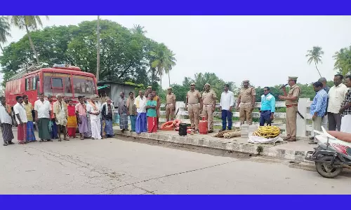 தென்கரையில் தீயணைப்பு துறையினர் ஒத்திகை நிகழ்ச்சி