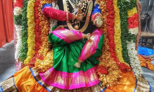 சமயபுரம் மாரியம்மன் கோவிலில் நவராத்திரி விழா கோலாகலமாக தொடங்கியது