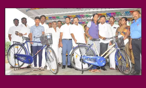 கமுதியில் மாணவ, மாணவிகளுக்கு விலையில்லா சைக்கிள்
