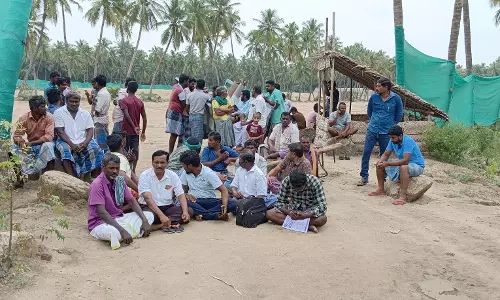 மாட்டு வண்டி தொழிலாளர்கள் காத்திருப்பு போராட்டம்