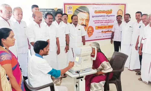 காரிமங்கலத்தில் நகர தி.மு.க. சார்பில் கலைஞர் நூற்றாண்டு விழாகண் சிகிச்சை முகாம்