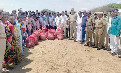 கோடியக்கரை கடற்கரை பகுதியில் தூய்மைபணி