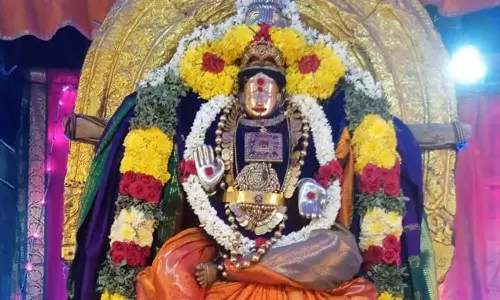 வேதாரண்யம் வேதாரண்யேஸ்வரர் கோவிலில் நவராத்திரி விழா தொடக்கம்–