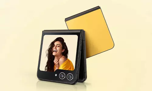 முற்றிலும் புதிய நிறத்தில் அறிமுகமான கேலக்ஸி ஃப்ளிப் போன்