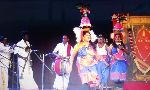 நாட்டுப்புற நடனங்களால் களைக்கட்டிய ஈஷா