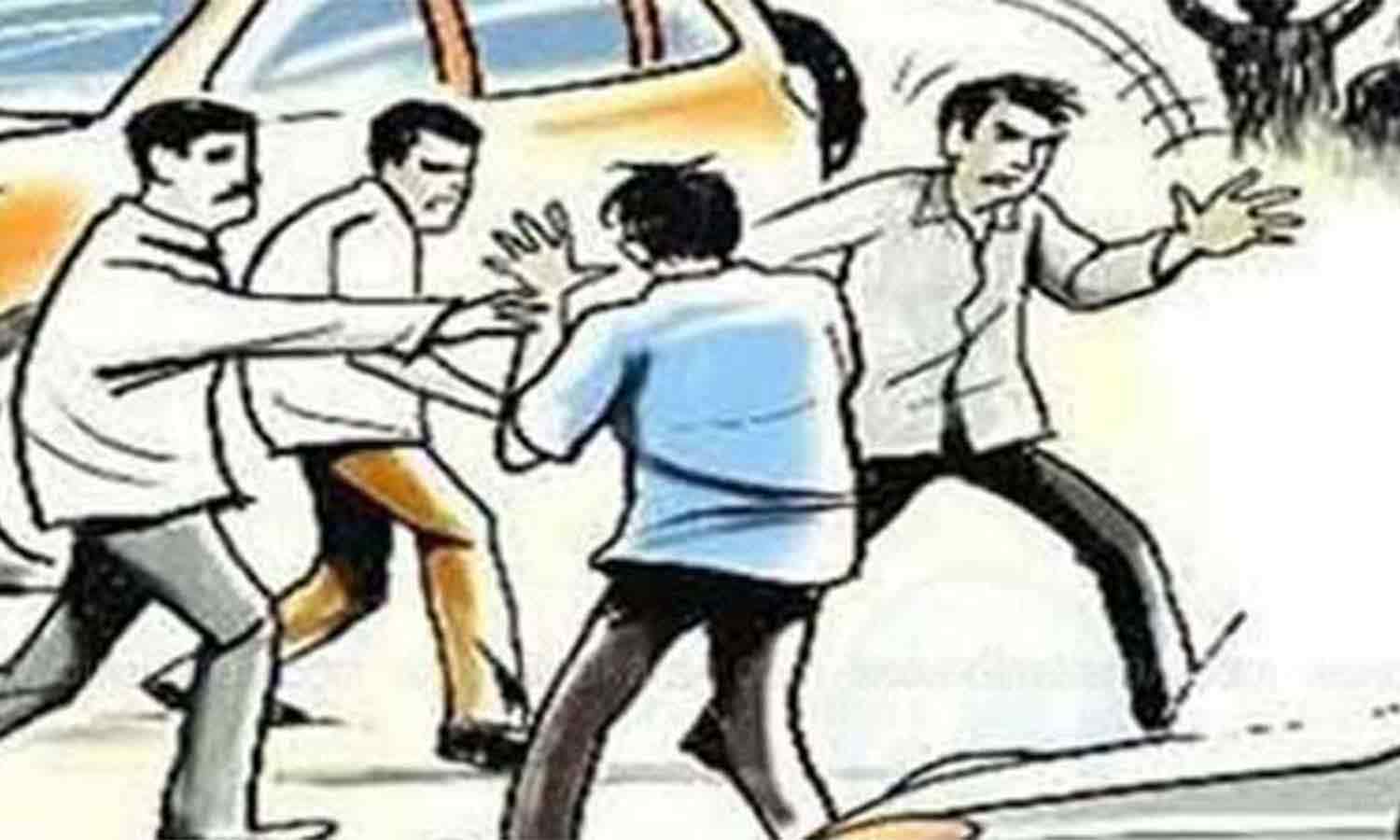 ஆயுதங்களுடன் கல்லூரி மாணவர்கள் பயங்கர மோதல்: என்ஜினீயரிங் மாணவரின் கை விரல்கள் துண்டானது