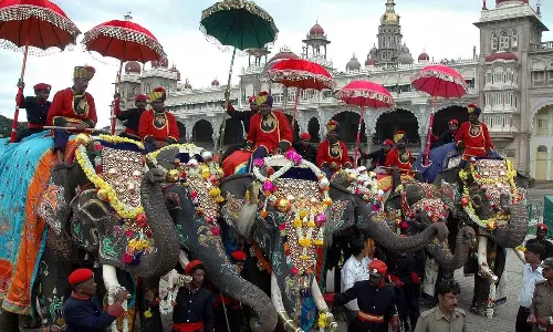 உலக புகழ்பெற்ற மைசூரு தசரா விழா: யானைகள் ஊர்வலம் வருகிற 24-ந்தேதி நடக்கிறது