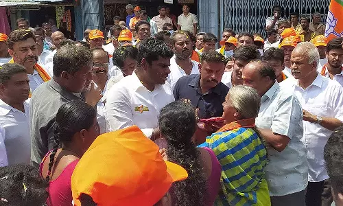 பவானியில் நடைபயணத்தை தொடங்கிய அண்ணாமலை: வழி நெடுகிலும் பொதுமக்கள் உற்சாக வரவேற்பு