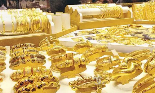 நாகர்கோவிலில் நகை கடை திடீர் மூடல்; பொதுமக்கள் திரண்டதால் பரபரப்பு