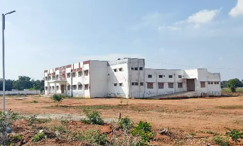 எலையமுத்தூர் அரசினர் தொழிற்பயிற்சி நிலையத்தை சுற்றி காம்பவுண்ட் சுவர் கட்ட கோரிக்கை