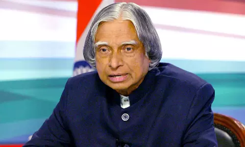 குன்னூர் பஸ் நிலையத்தில் அப்துல்கலாம் பிறந்தநாள் கொண்டாட்டம்