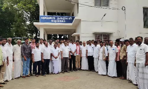 கிடப்பில் போடப்பட்ட பணிகளை நிறைவேற்றாவிட்டால் கருமத்தம்பட்டி நகராட்சியை முற்றுகையிட்டு போராடுவோம்- அ.தி.மு.க.வினர் அறிவிப்பு