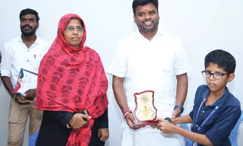 பள்ளி குழந்தைகளுக்கான சதுரங்கப்போட்டியில் வெற்றி பெற்ற மாணவ-மாணவிகளுக்கு பரிசு