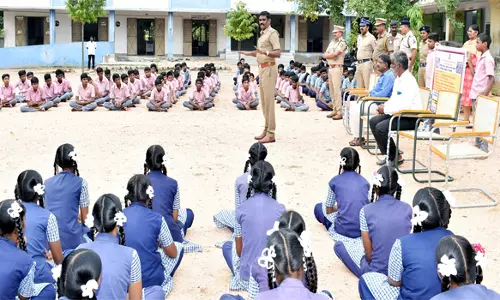 நட்டுவம்பாளையம் அரசு பள்ளியில் மாணவர்களுக்கான விழிப்புணர்வு நிகழ்ச்சி