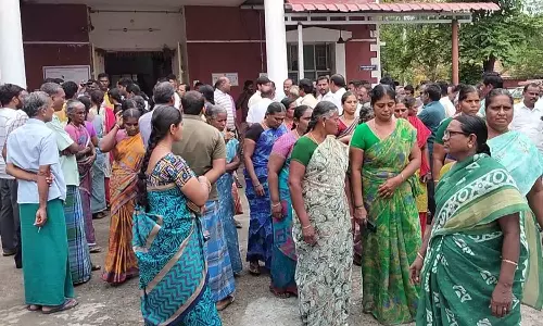 பரமத்திவேலூர் அருகே மூதாட்டி கொலை: இரும்பு கம்பியால் தாக்கப்பட்ட கணவரும் பலி