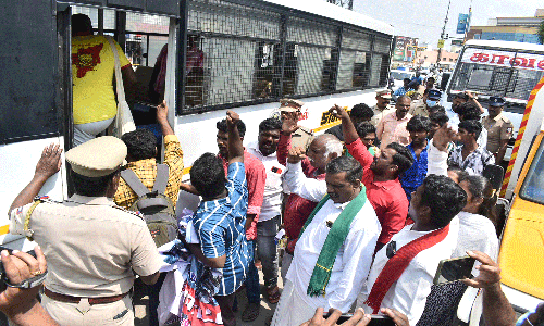 ரெயில் மறியலுக்கு முயன்ற 22 பேர் கைது