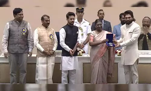 சிறந்த நடிகருக்கான தேசிய விருது- அல்லு அர்ஜூனுக்கு வழங்கி கவுரவம்