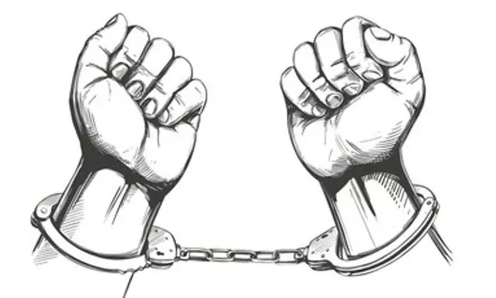 கரூரில் மது விற்ற 5 பேர் கைது கரூரில் மது விற்ற 5 பேர் கைது