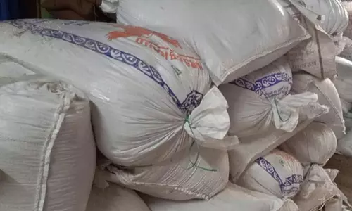 ஆந்திராவுக்கு கடத்த முயன்ற ஒரு டன் ரேசன் அரிசி பறிமுதல்