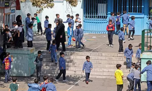 குழந்தைகளுக்கு வெளிநாட்டு மொழிகளை கற்பிக்க தடை: ஈரான் அரசு உத்தரவு