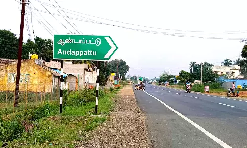 ஊர் பெயர் பலகை மாற்றி அமைக்க வேண்டும்