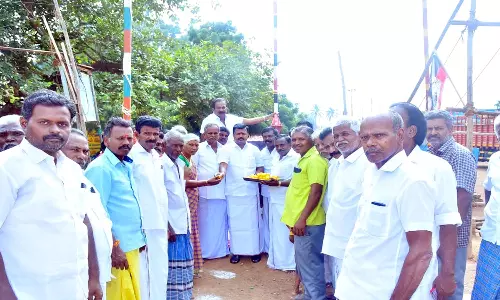 கீழப்பாவூரில் அ.தி.மு.க. 52-வது ஆண்டு தொடக்க விழா கொண்டாட்டம்