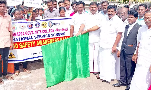 சாலை பாதுகாப்பு குறித்த விழிப்புணர்வு பேரணி